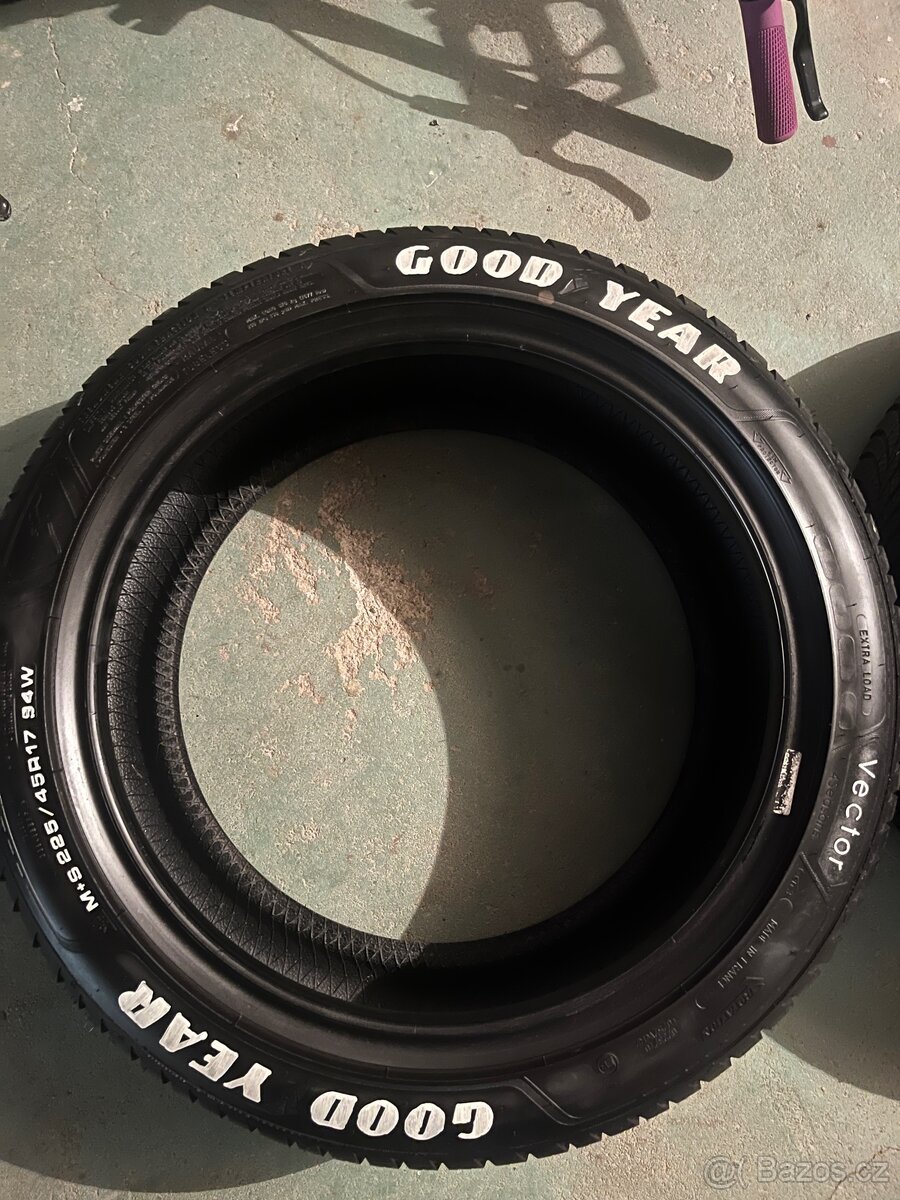 Goodyear zimní 225 45r17 94 w - 2