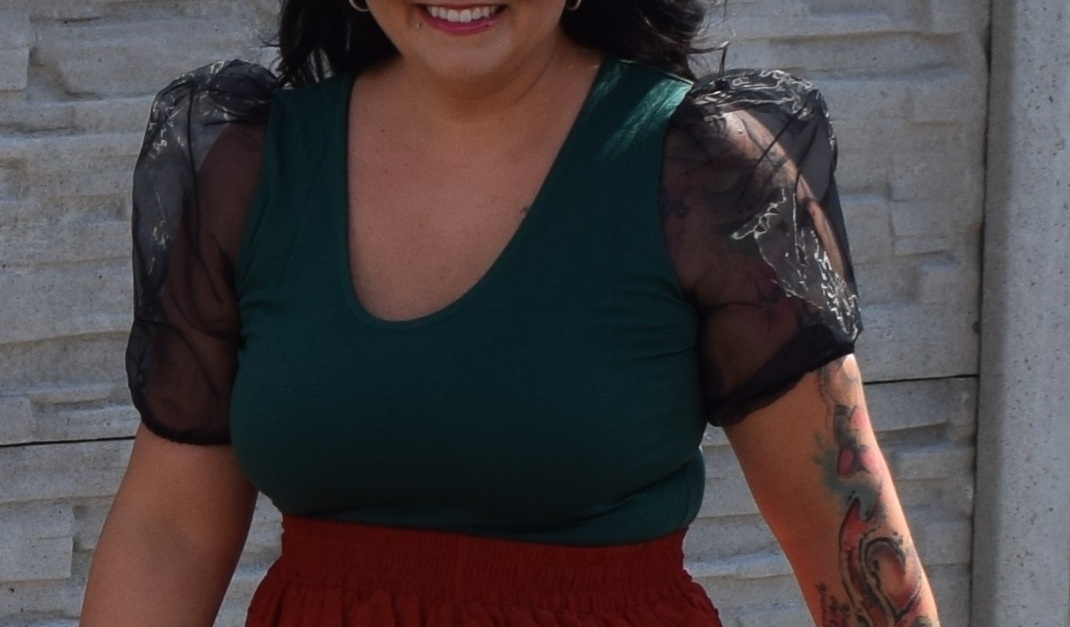 Tmavě zelené triko s volánky - 2