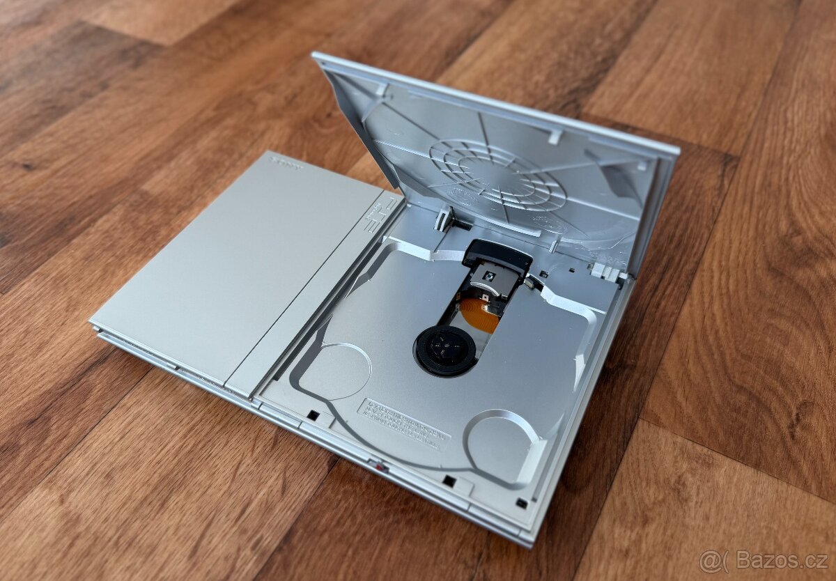 Sony Playstation 2 Slim (SCPH-75004) stříbrná - 2
