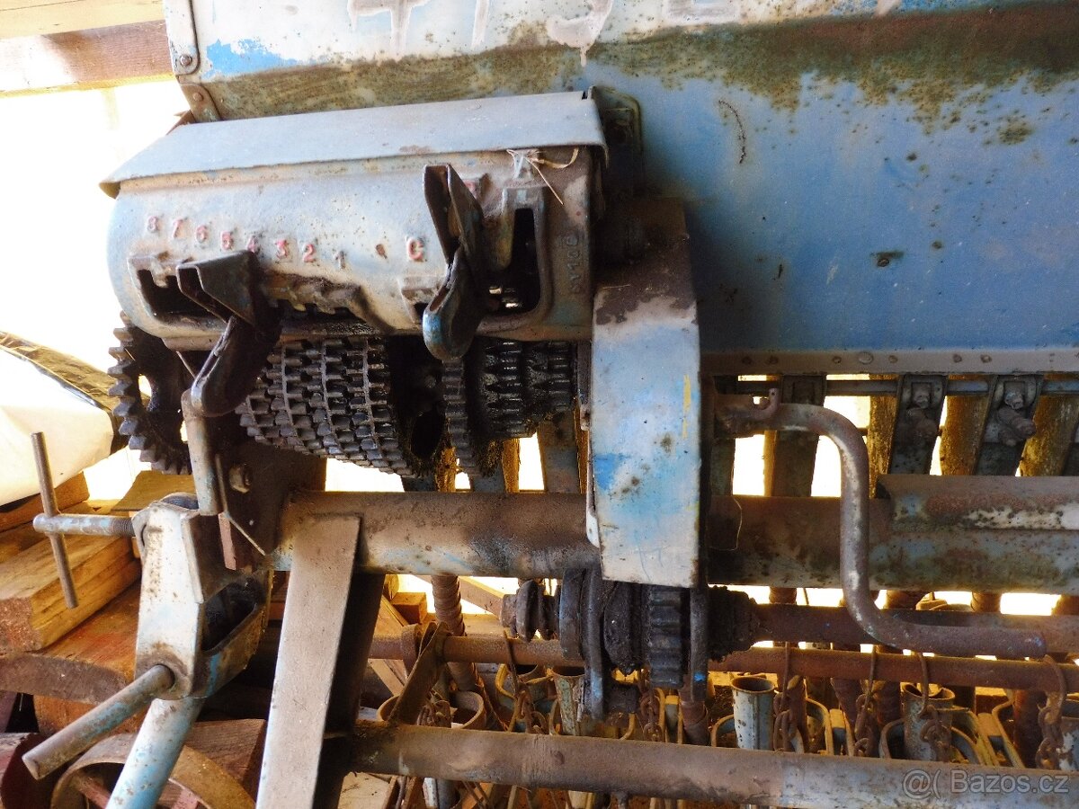 Secí stroj na traktor RS-09 - 2