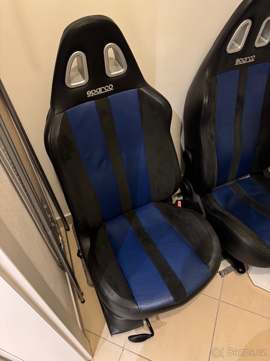 Ford Focus RS sedačky kompletní - 2