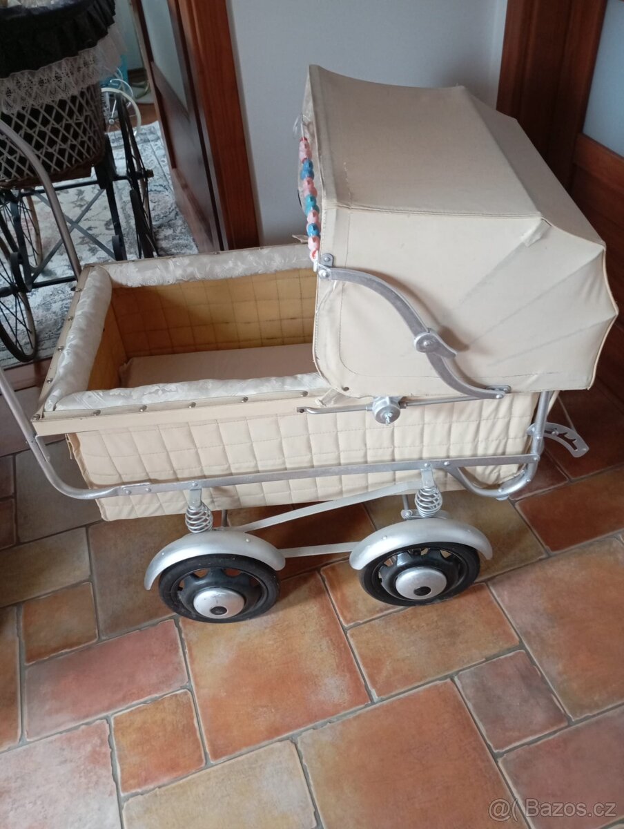 Retro kočárek na dítě - 2