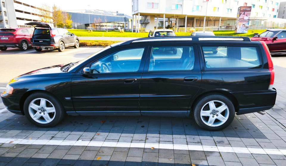 Volvo V70II D5 2.4D 120 kW - 2