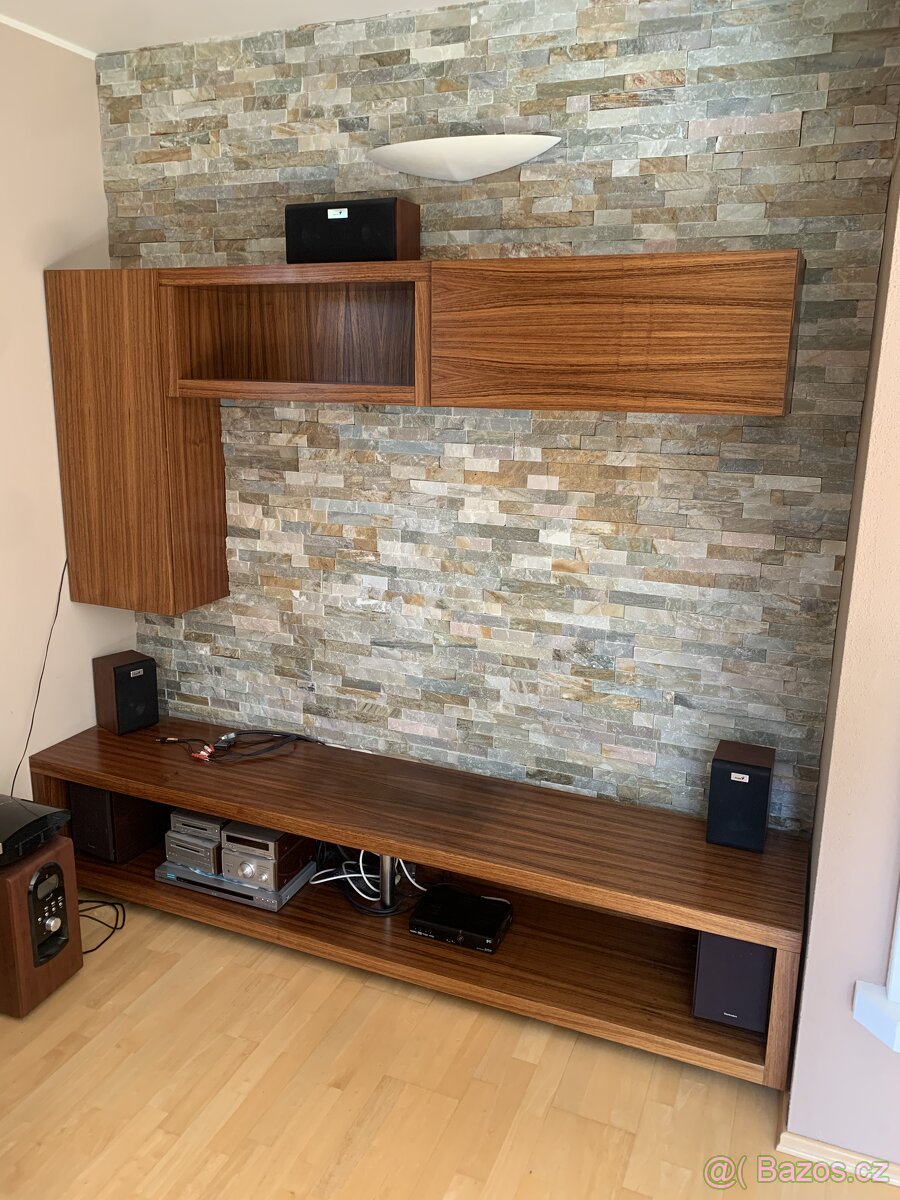 Obývací stěna z kvalitního materiálu - 2