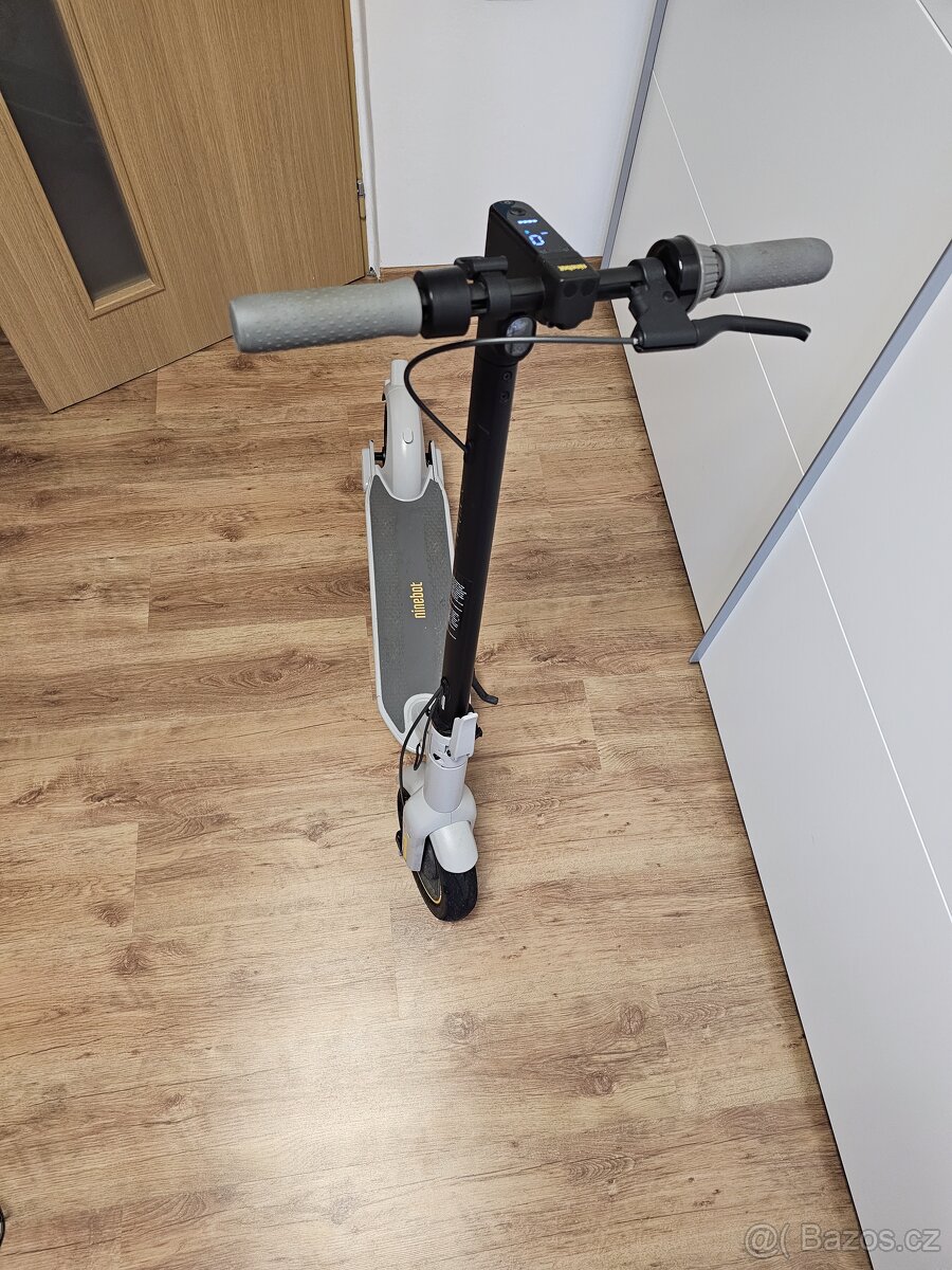 elektrická koloběžka Ninebot KickScooter MAX G30LE. - 2