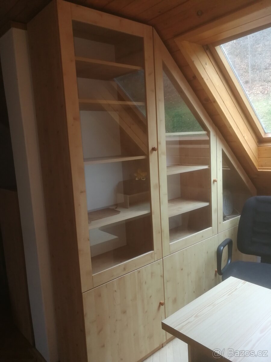 prosklená knihovna 230výška,70šířka,40hloubka - 2