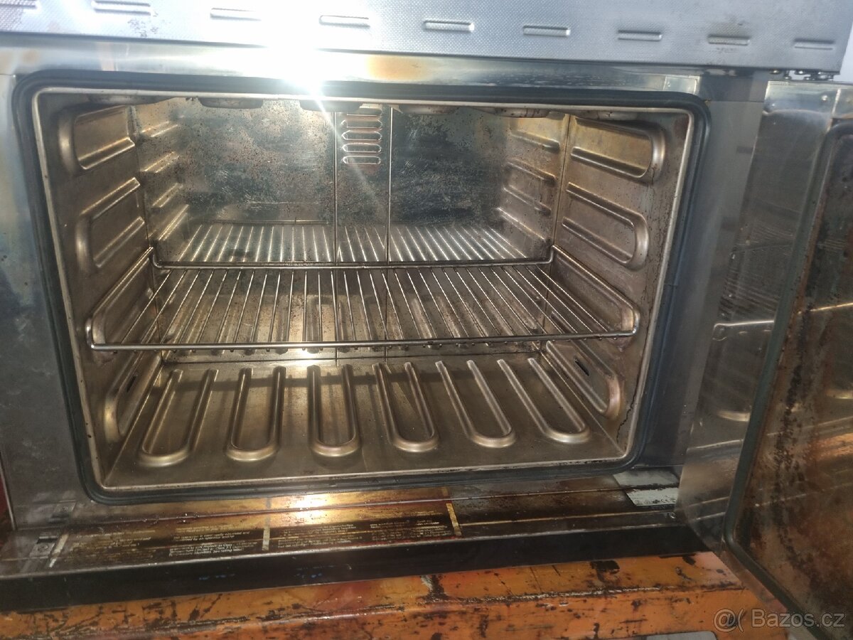 Ohřívací pec MEMMERT 300 - 2