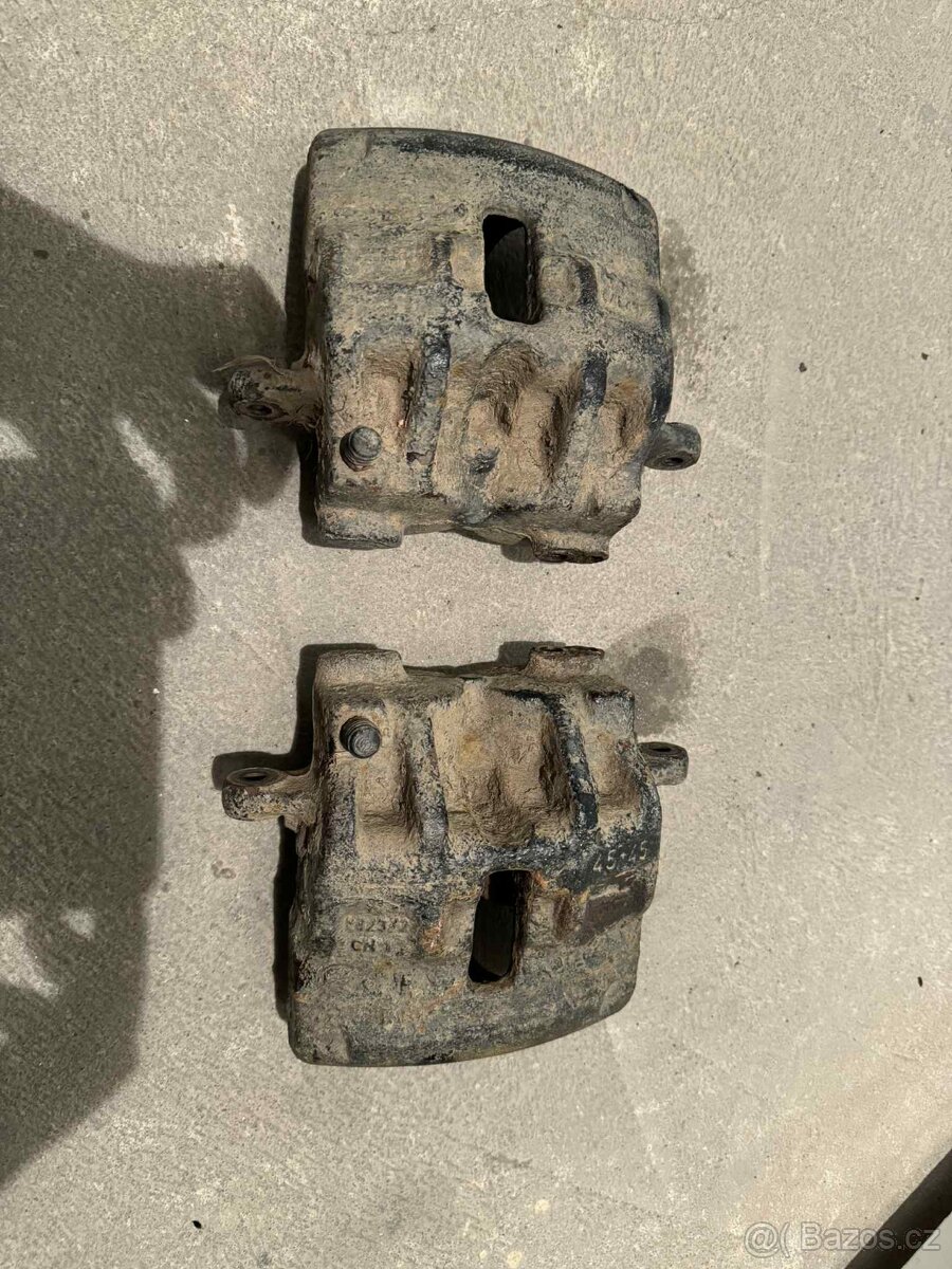 Sada brzdových třmenů LR Discovery II - 2