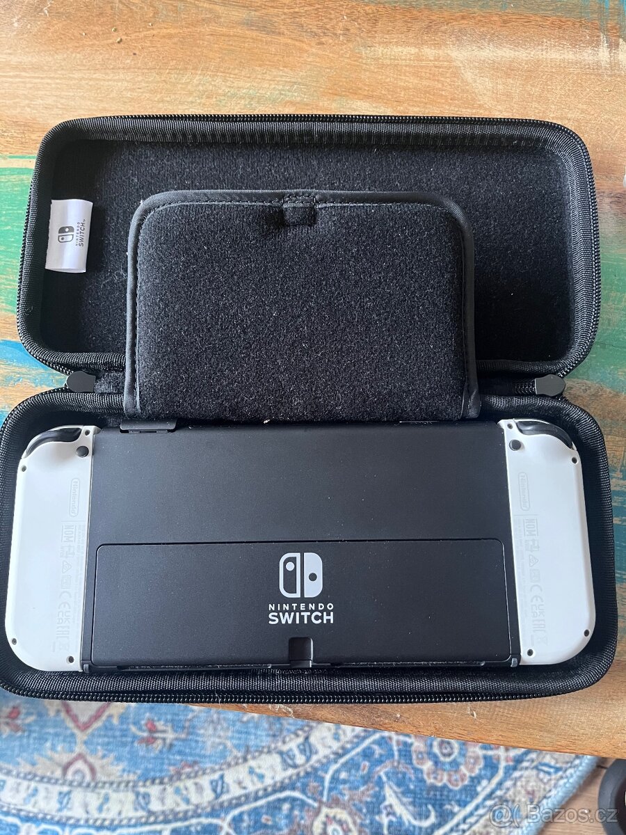 Nintendo Switch OLED + 2 hry - 2
