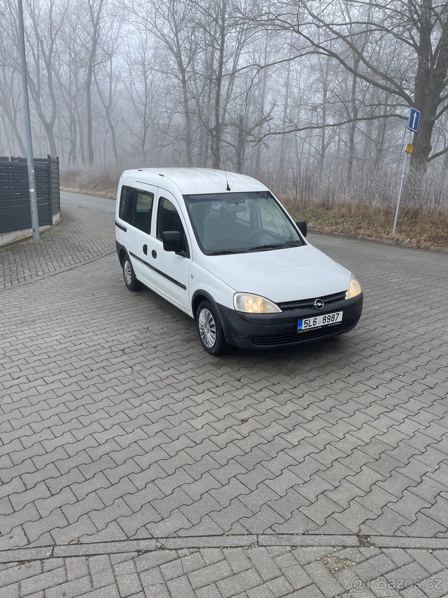 Opel Combo-c 1.4 benzín 5 místné - 2