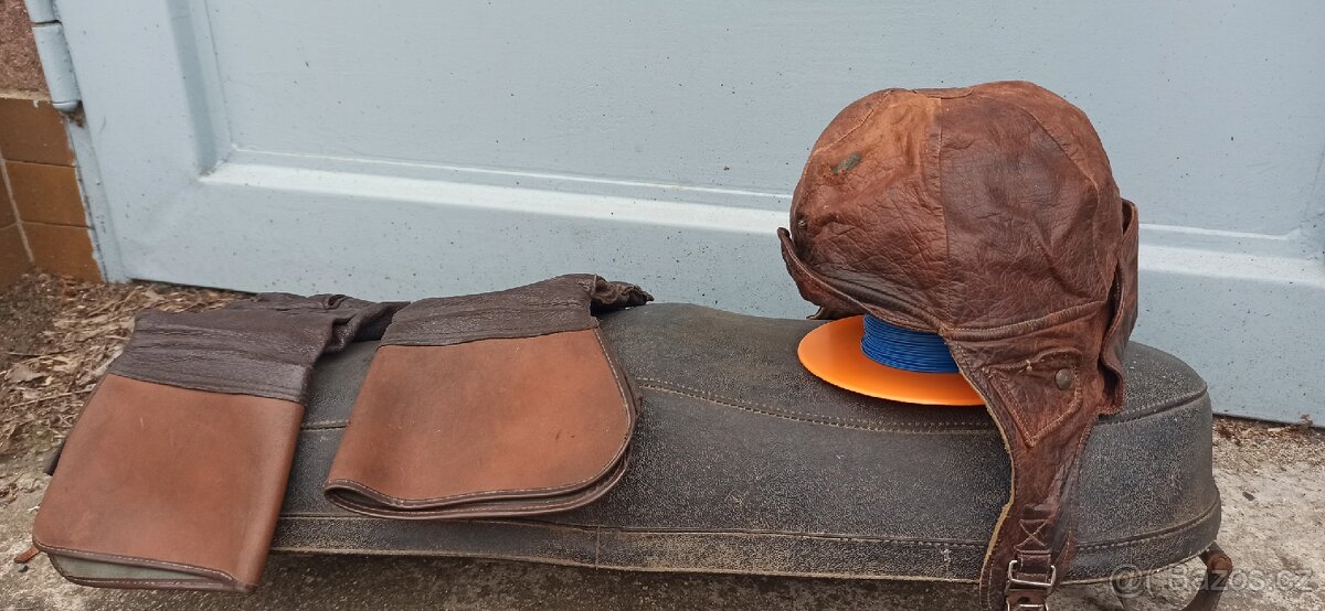 Kožená přilba a rukavice - 2