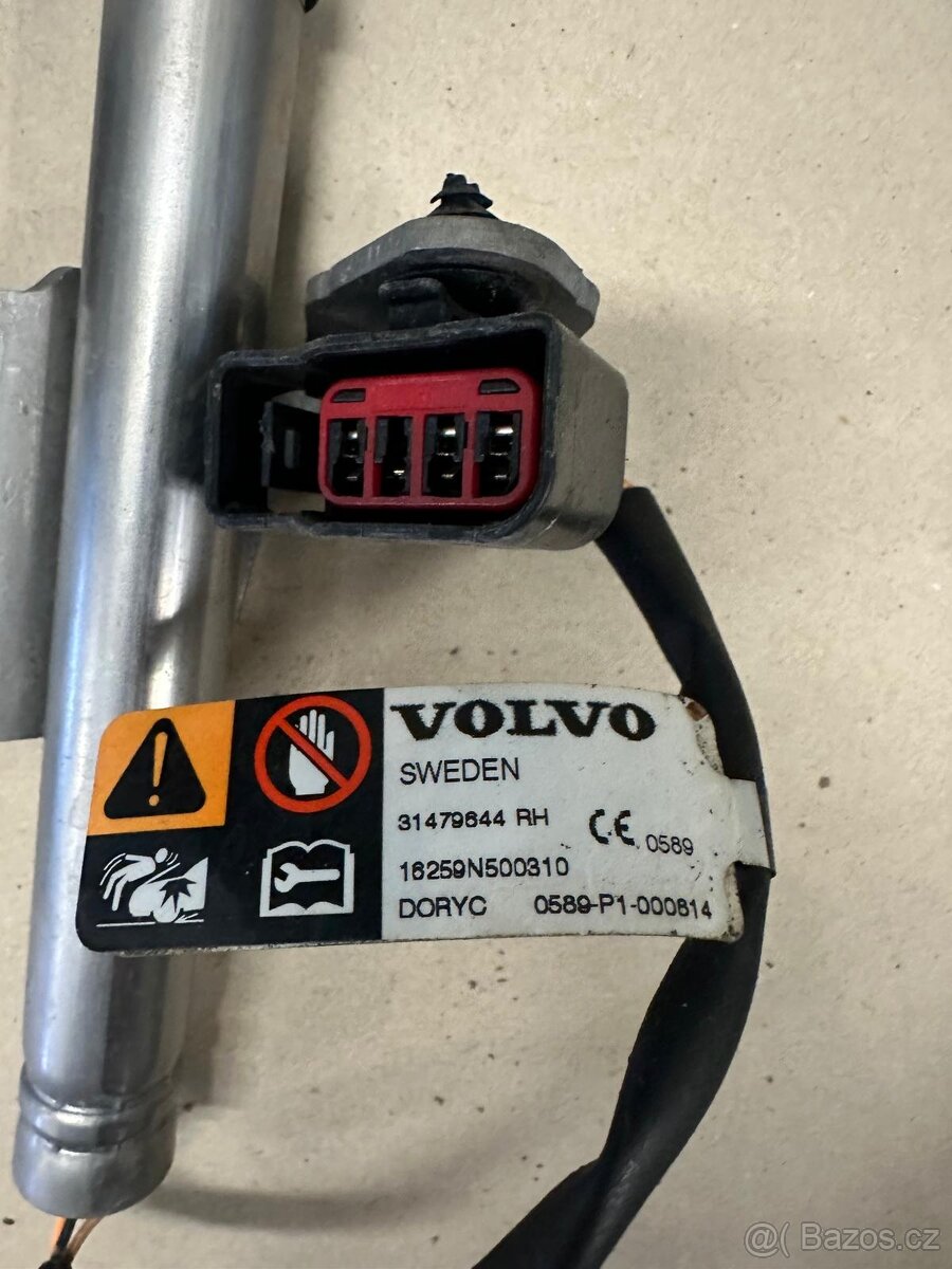 Volvo aktivní kapota, ochrana chodce airbag - 2