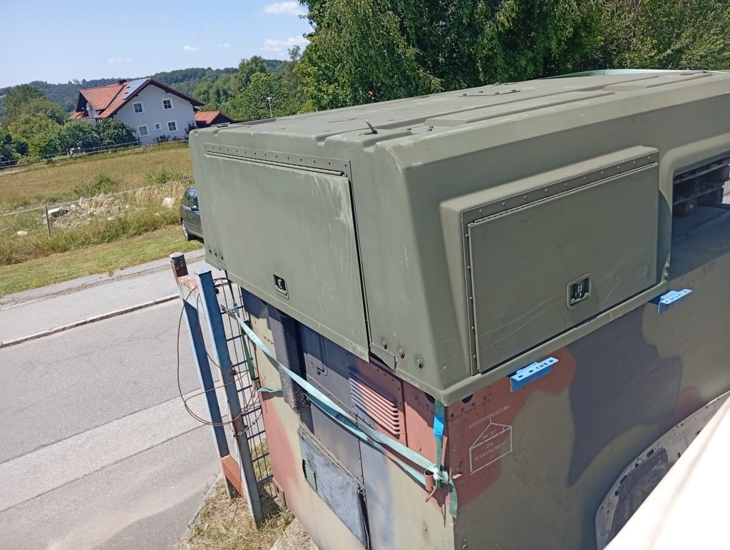 Střecha Helmet Humvee Hummer H1