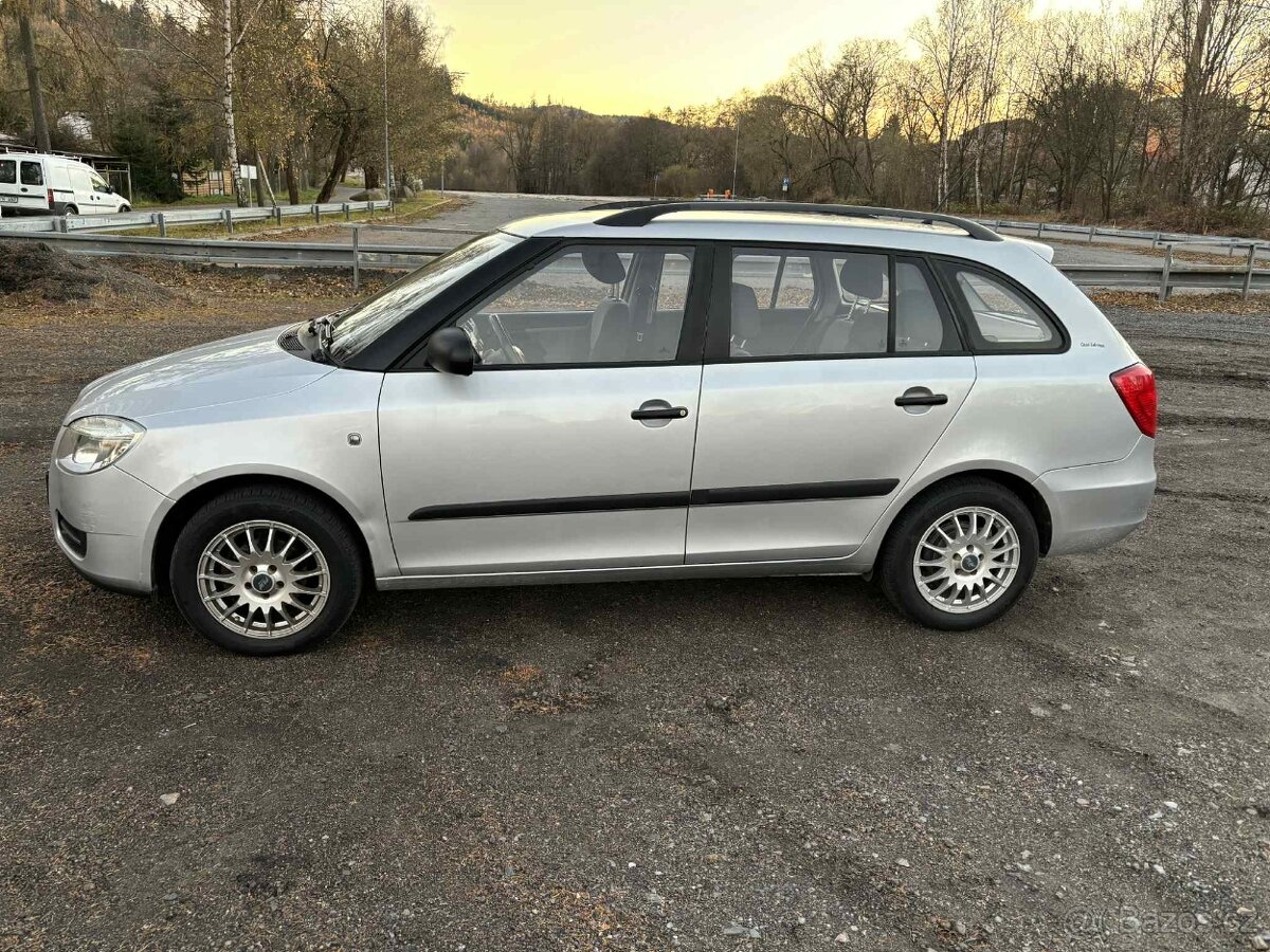 Škoda Fabia II 1.2HTP Nová STK ,TAŽNÉ , BEZ KOROZE - 2