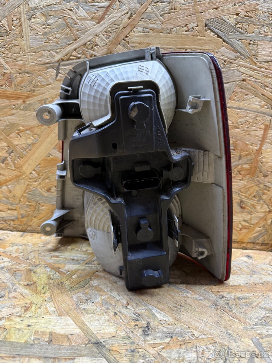 Leve zadní světlo Vw Touran 1T2 2007-09 Facelift - 2
