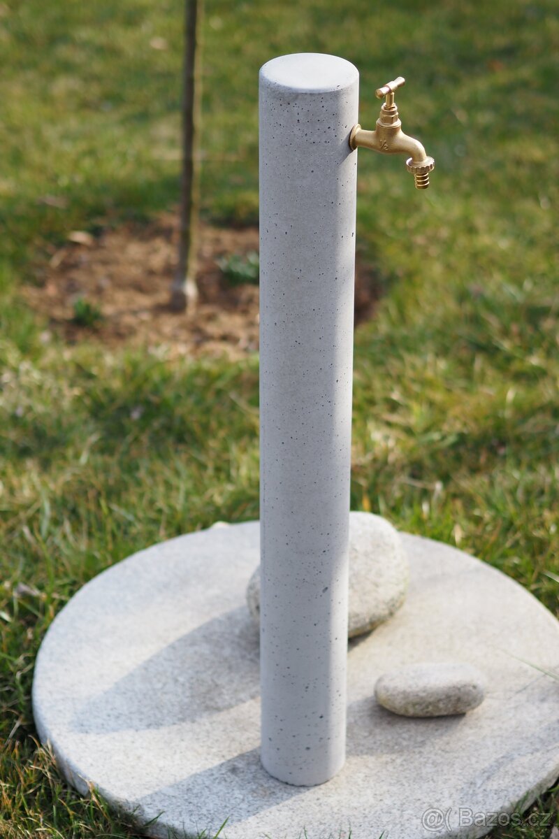 Zahradní betonový sloupek na vodu a zavlažování - 2