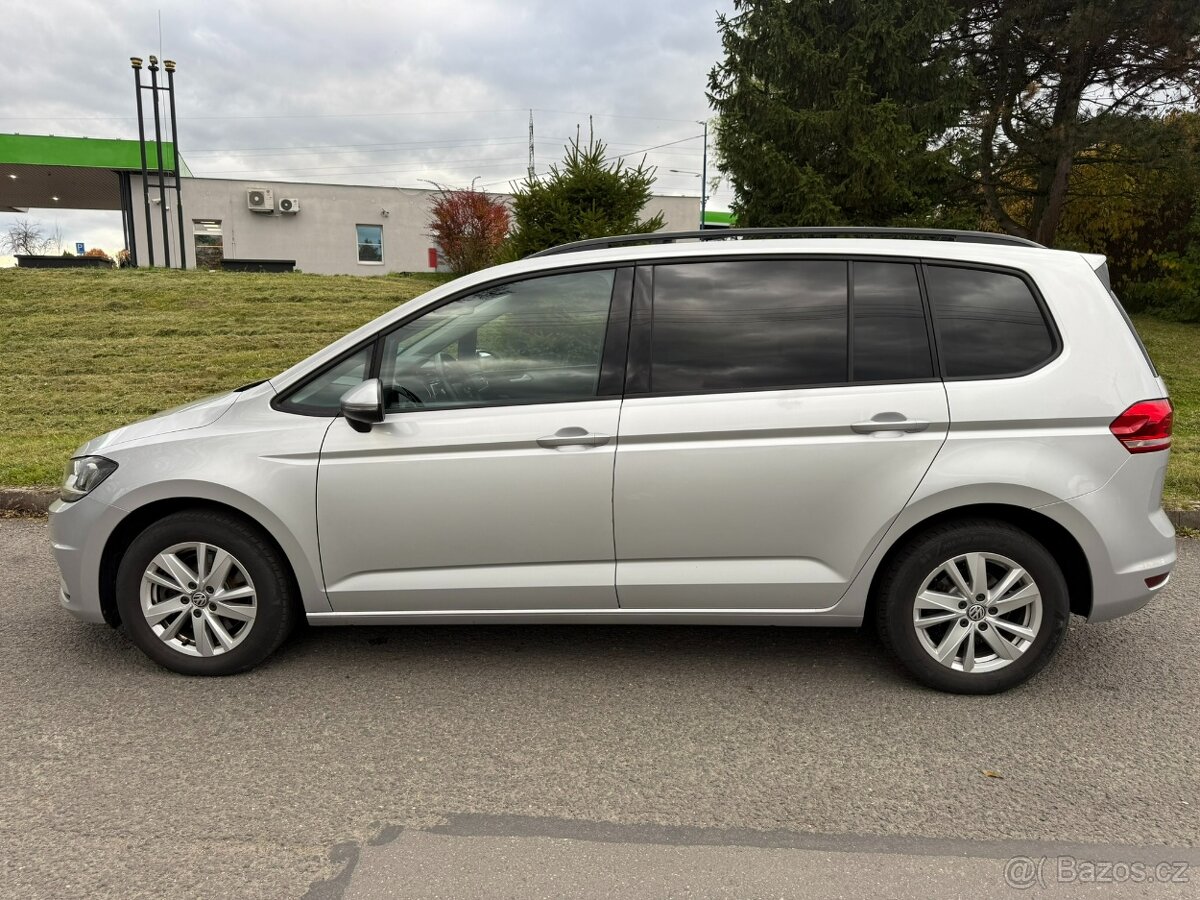 VW Touran 2.0TDi r.v.2020 manuál 110kw panorama el. tažné - 2