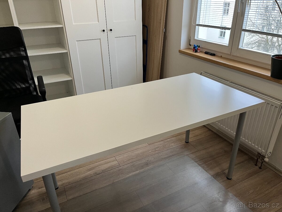 Kancelářské bílé pevné stoly - 2