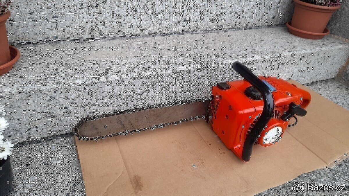 Stará historická motorová pila Dolmar 118 - 2