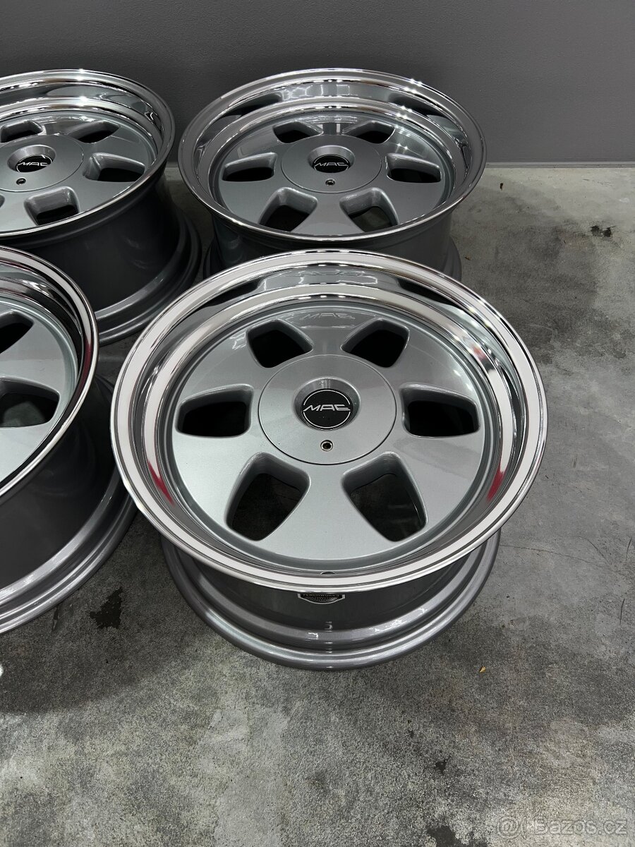 Mae Oz racing Mercedes r17 - 2