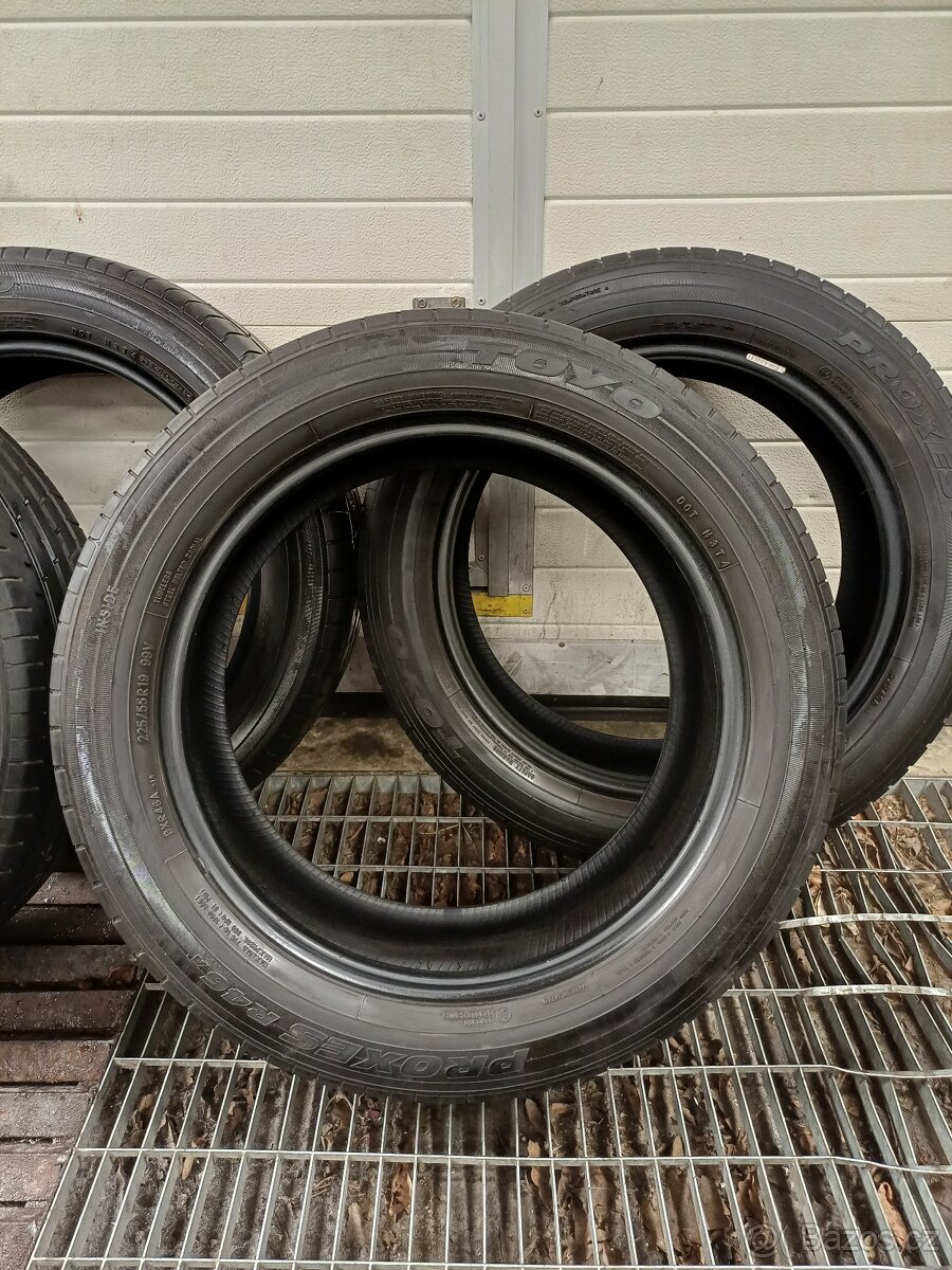 Letní PNEU 225/55 R19 - 2