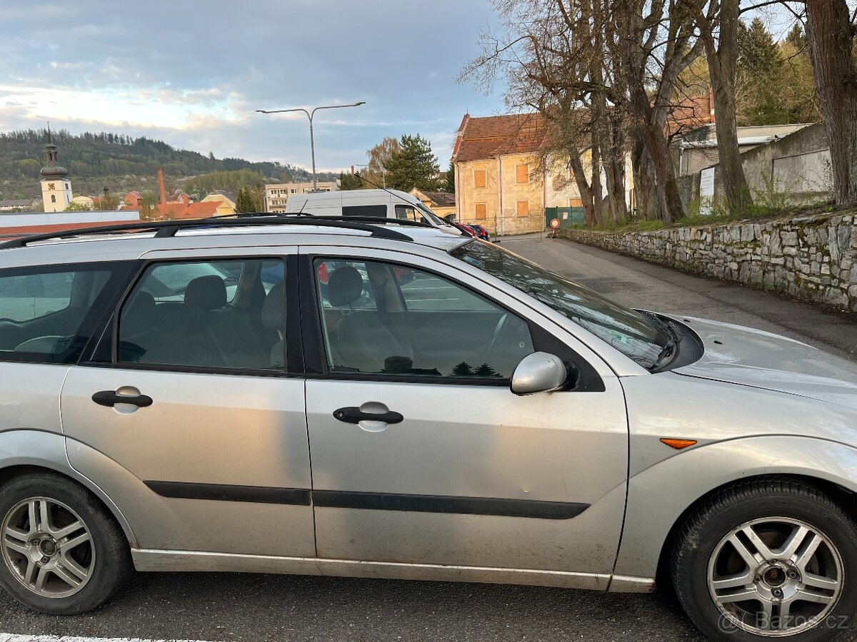 Ford focus combi 1.6 benzín - 2