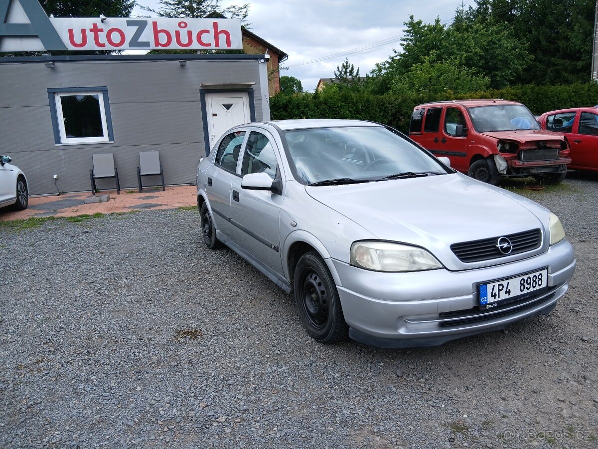 Opel Astra 1.2i - 2