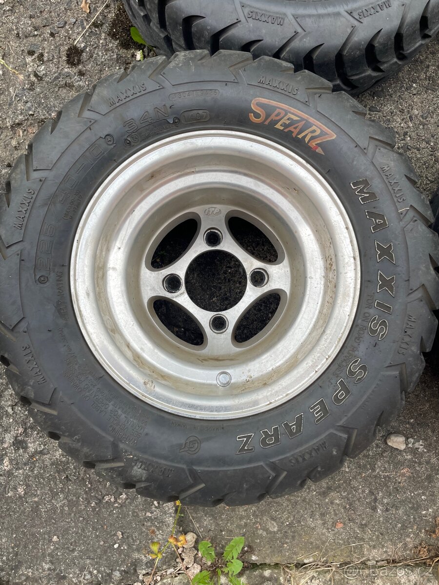 Suzuki ltz 400 silniční kola