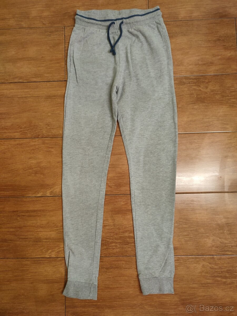 Tepláky chlapecké v perfektním stavu.Velikost 158/164 - 2