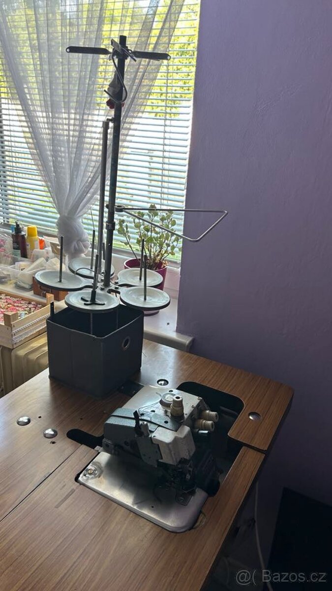 Vintage průmyslový overlock šicí stroj Juki MO-816 5 nití - 2