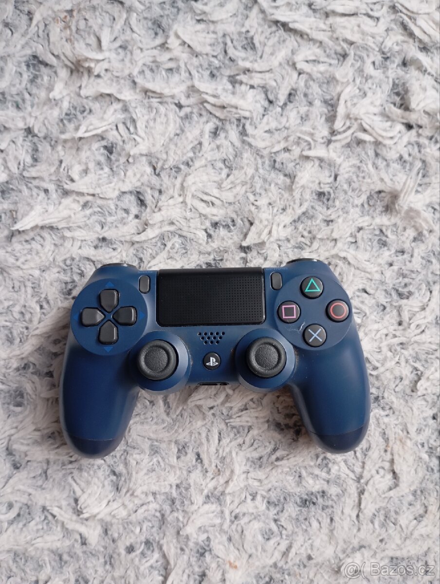 PlayStation 4 slim - 2