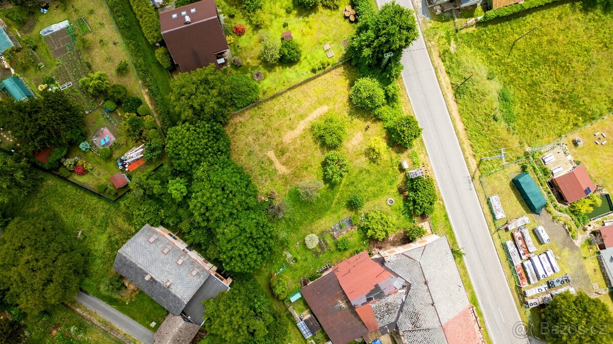 Stavební parcela Jenišovice 1293 m2 - 2