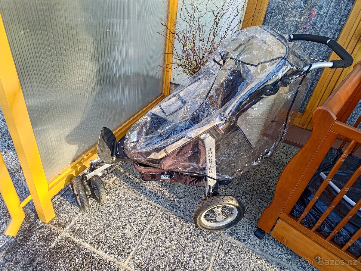 postýlka a kočárek - 2