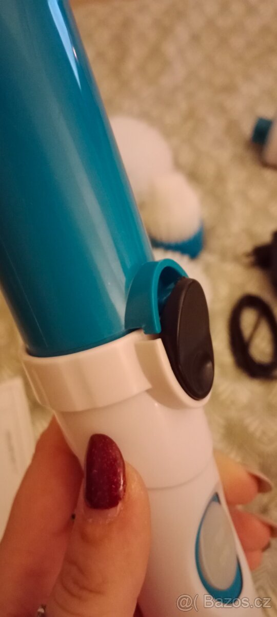 Prodám bezdrátový čistič s příslušenstvím - 2