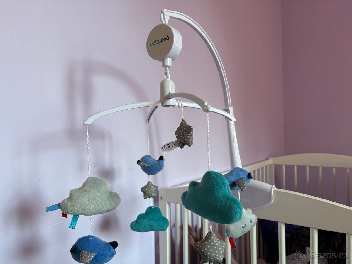 Kolotoč nad dětskou postýlku - 2