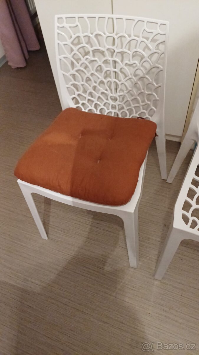 Jídelní židle se stolem - 2