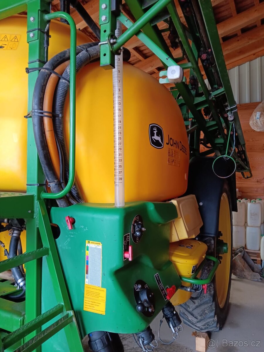 Postřikovač John Deere M740 24m - 2