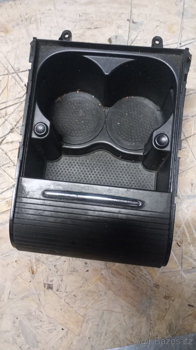 Kastlik držák nápojů WV Passat B 6 - 2