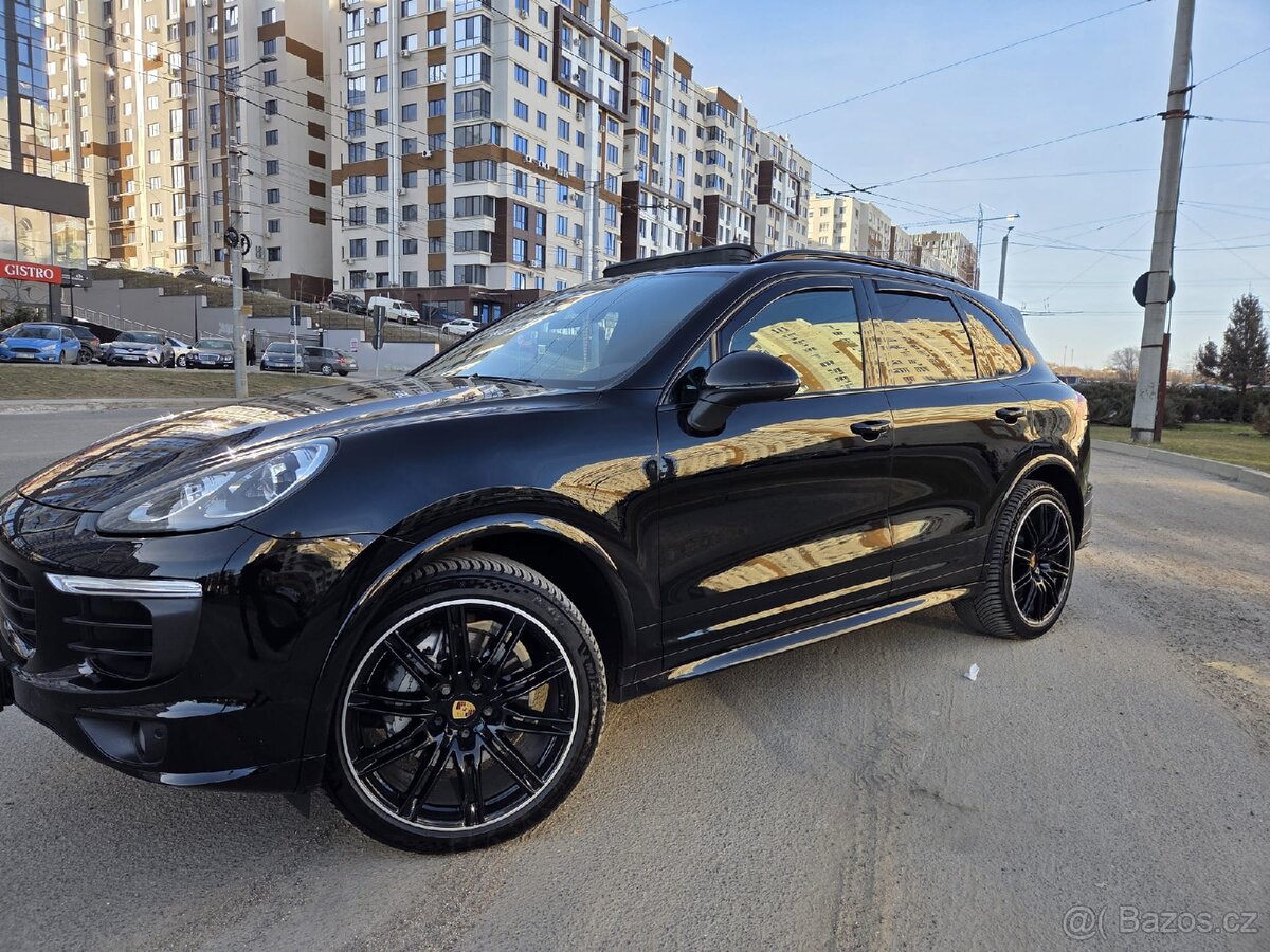 Porsche Cayenne S. - 2