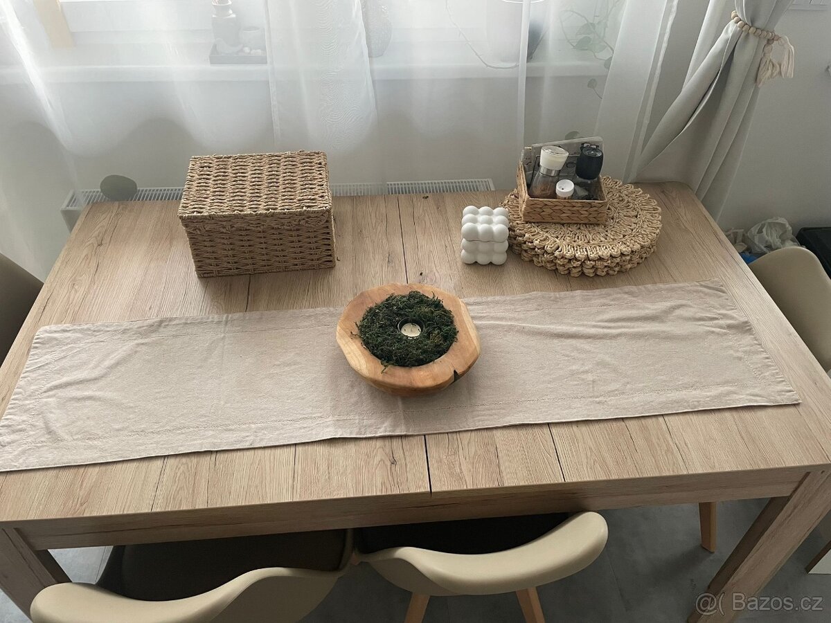 Jídelní stůl - 2