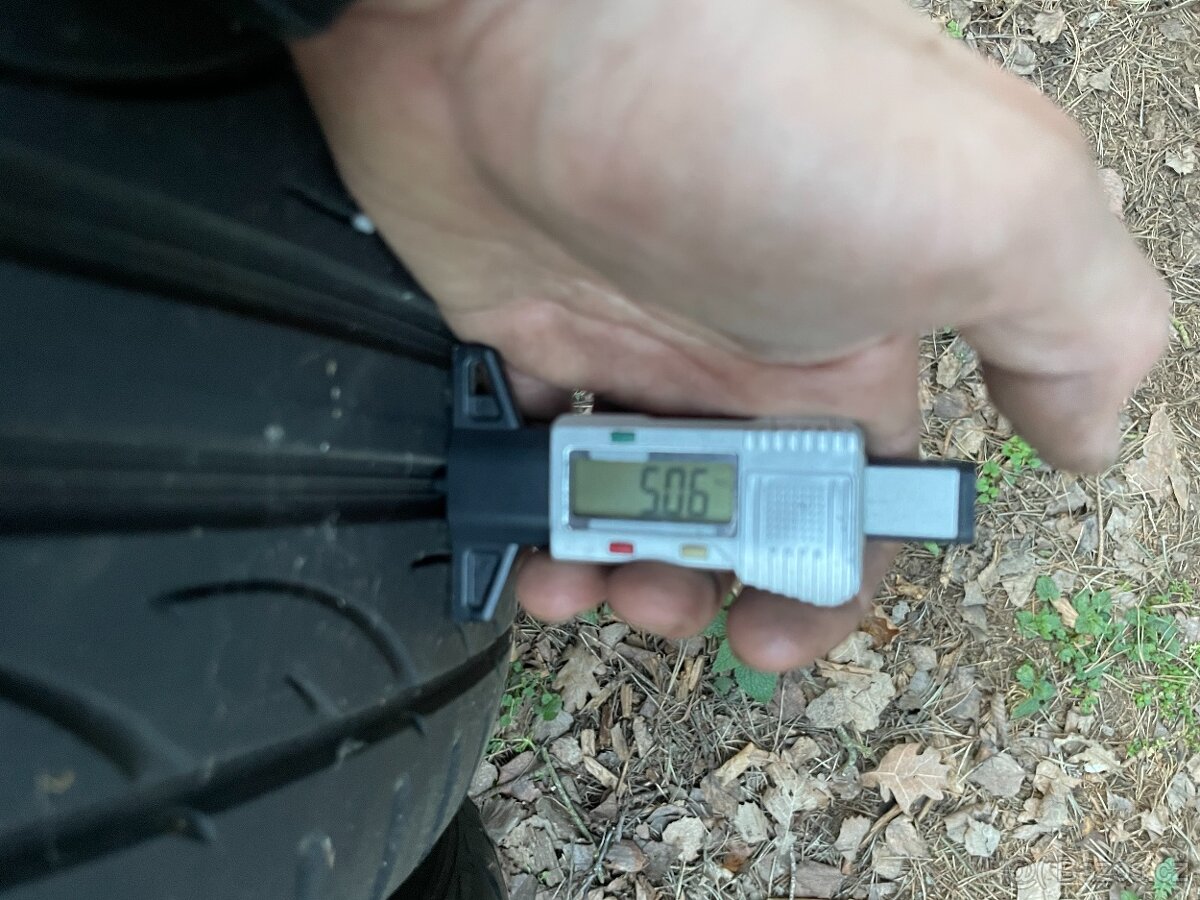 Dvě letní pneu 235/50/18 Hankook - 2