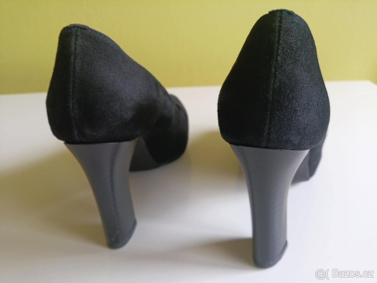 Černé semišové lodičky Lasocki vel. 36. - 2