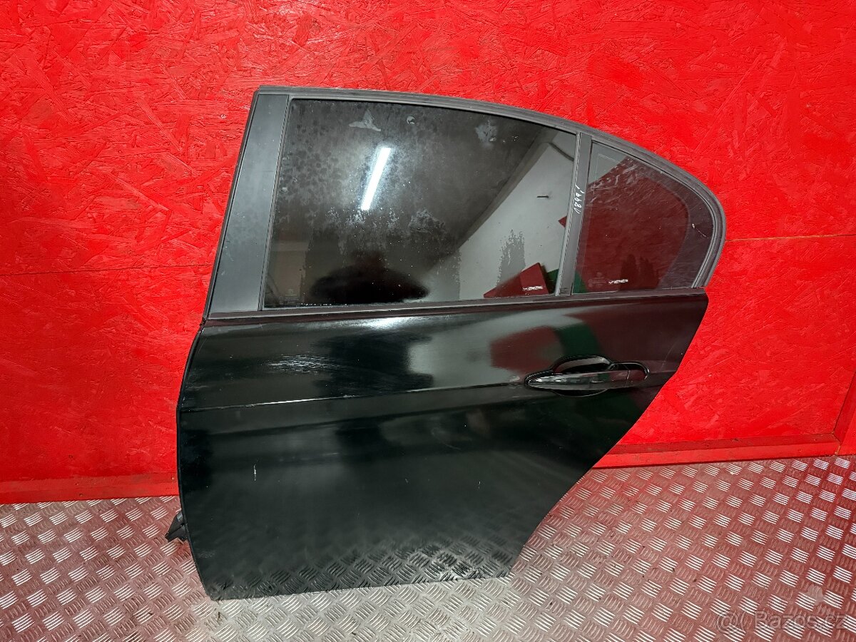 PRAVÉ ZADNÍ DVEŘE BMW E90 - 2