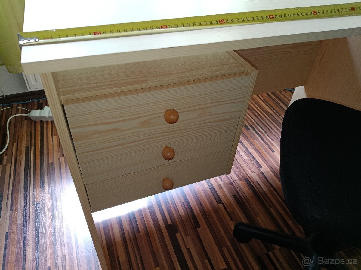Prodám dětský psací stůl s židlí - 2
