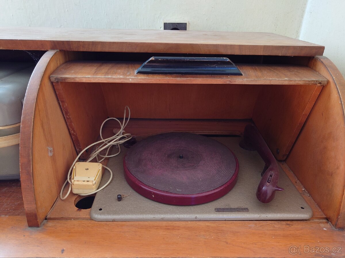 Gramofonová skříňka Supraphon - 2
