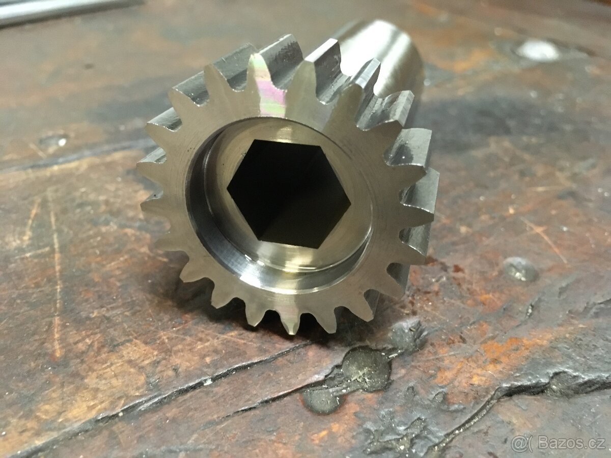 Soustruh S28 ozubené kolo se šestihranem - 2