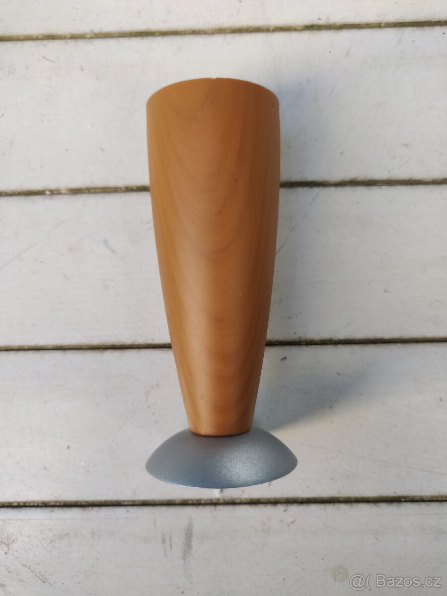 Nábytkové nohy - plastové - 2