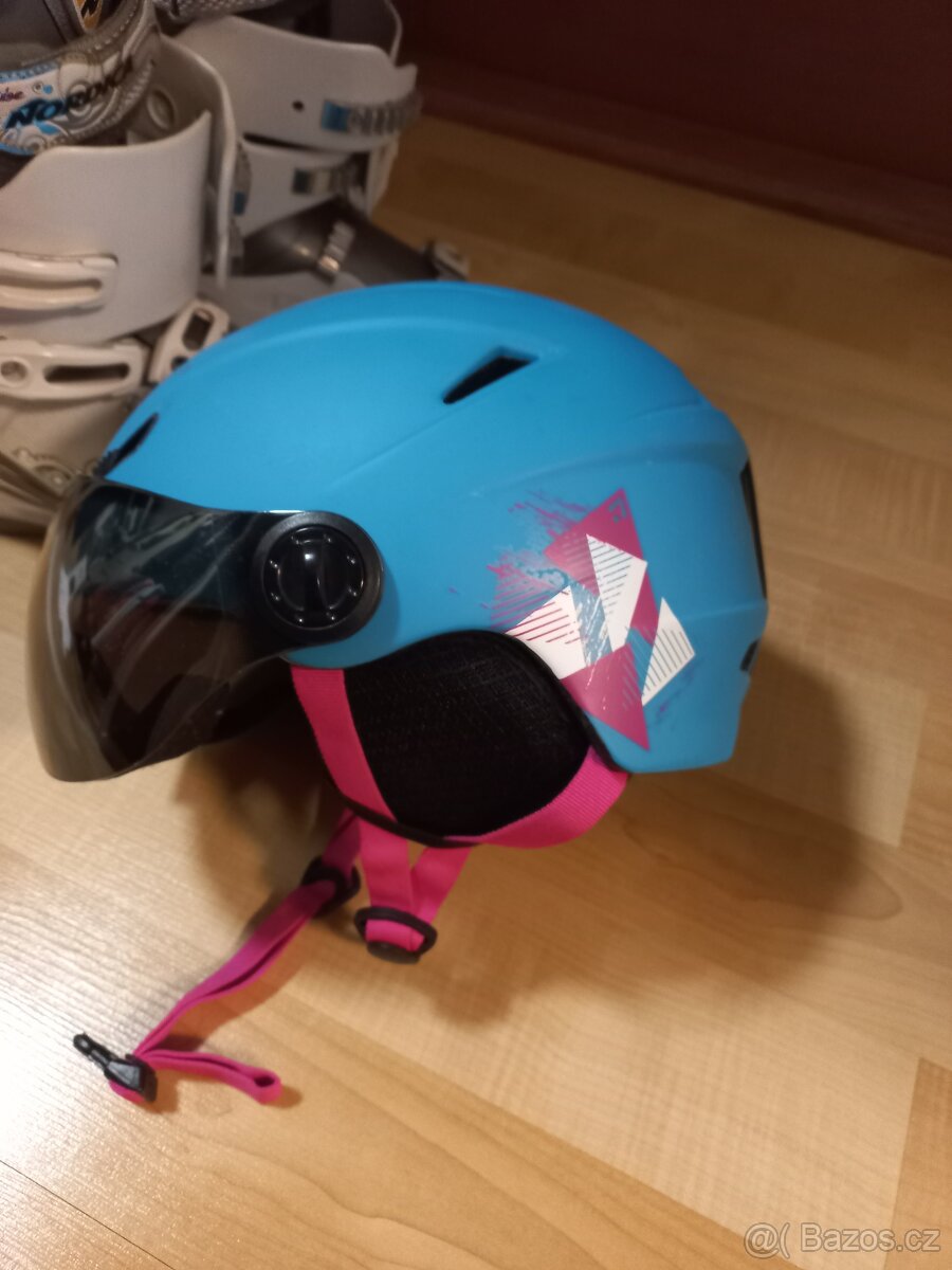 Lyžařské boty + helma - 2
