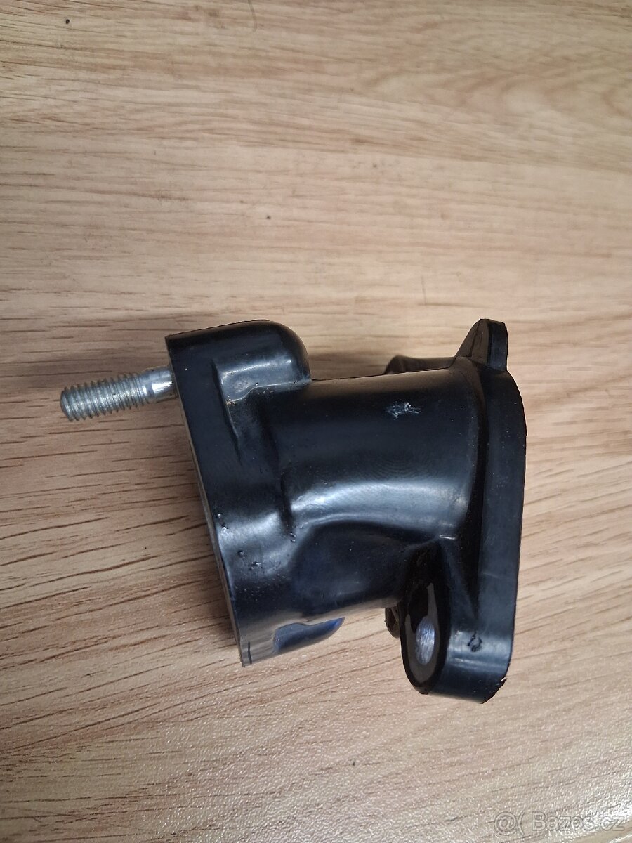 Yuki Vista 125 příruba - 2