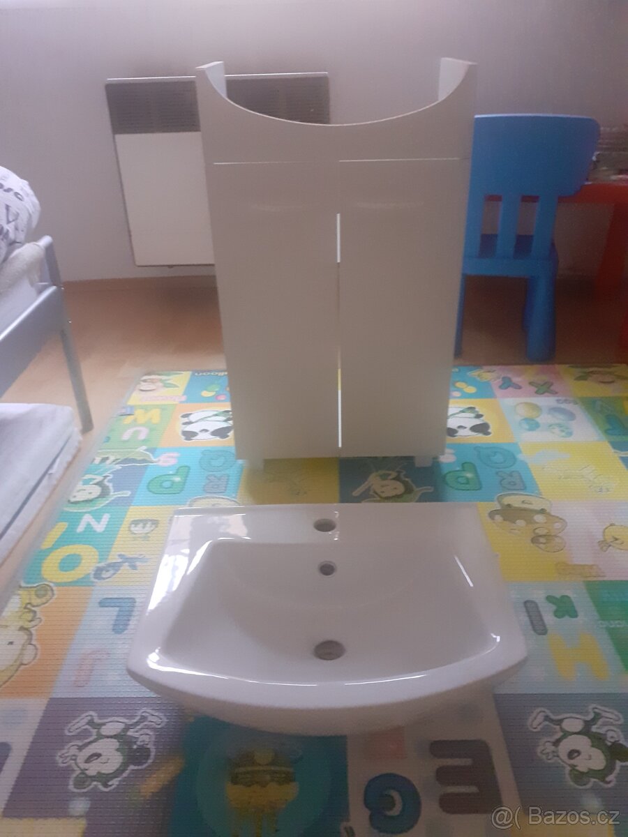 Skrinka s umyvadlem - 2